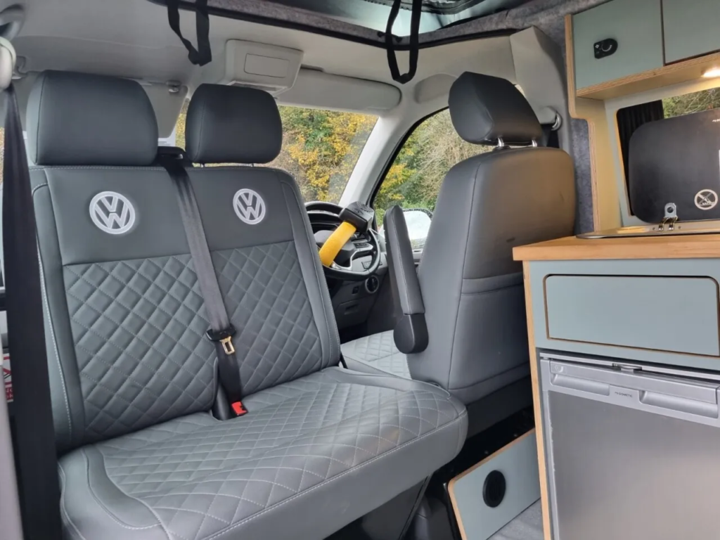 campervan greywhite 05 1280.webp