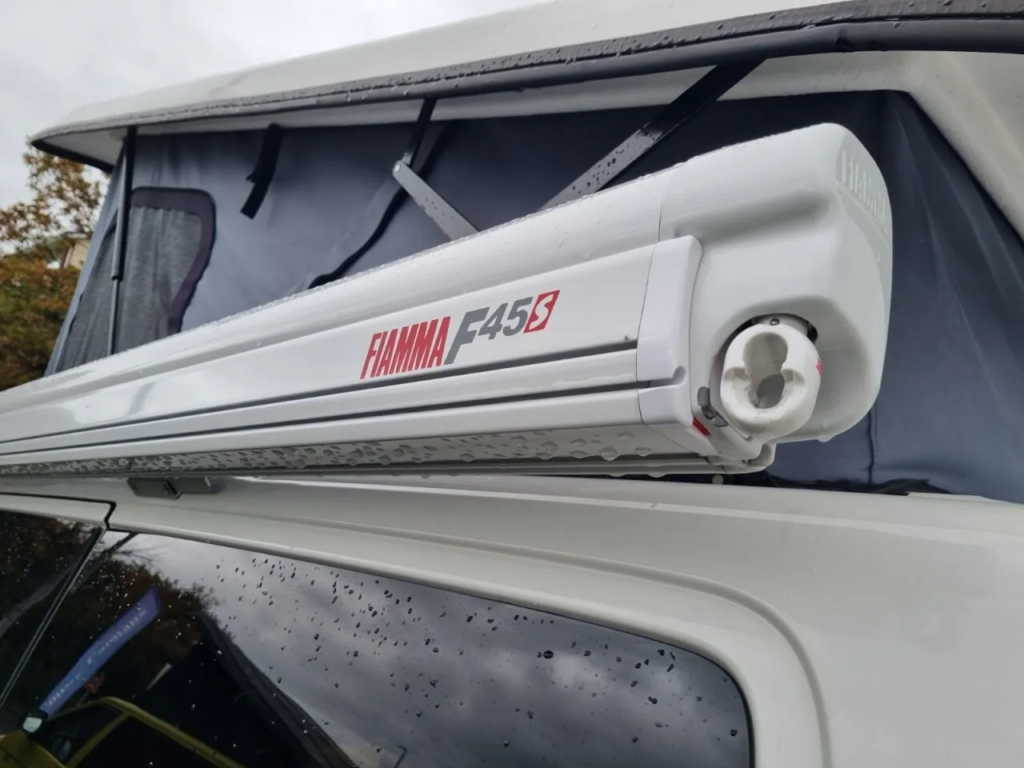 campervan greywhite 07 1280.webp