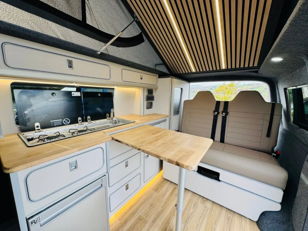 campervan set4 03 1280.webp