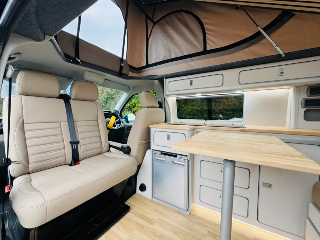 campervan set4 06 1280.webp