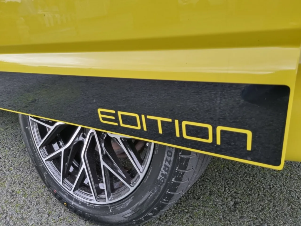 campervan yellow 08 1280.webp