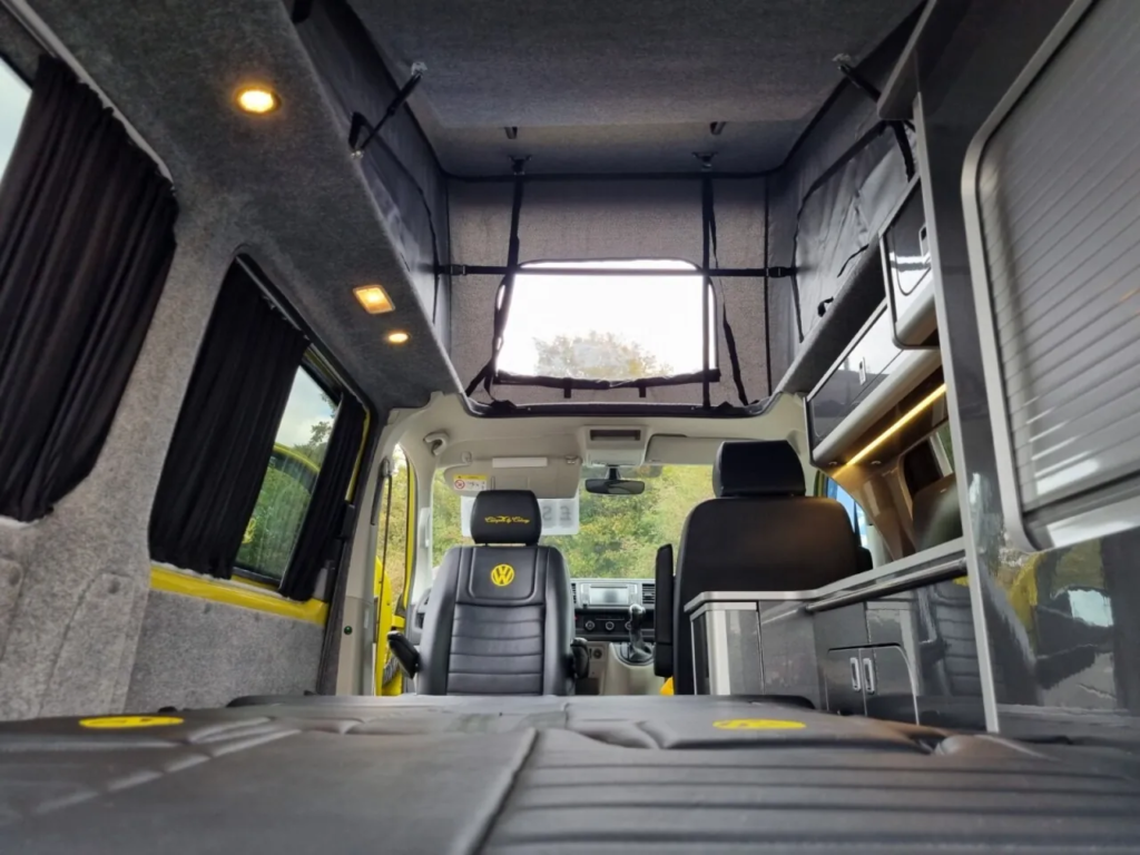 campervan yellow 09 1280.webp